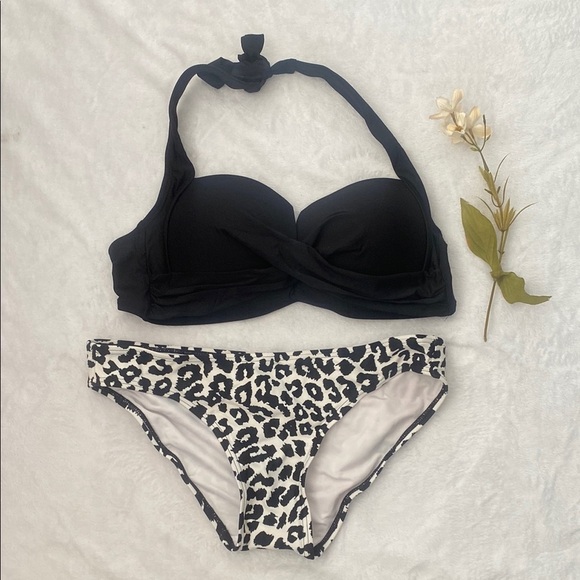 Calvin Klein Black and White Leopard Print Bikini - Picture 1 of 13
